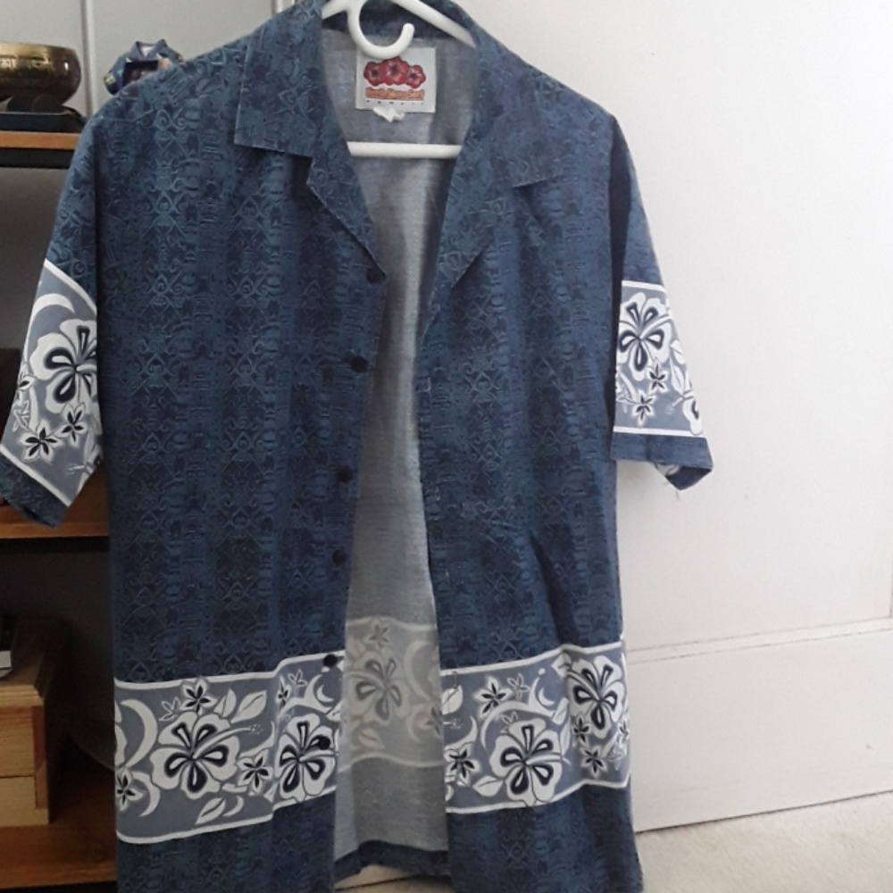Men's medium 100% cotton machine washable shirt